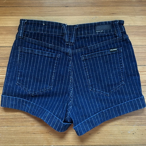 Volcom High Rise Shorts Size 27 - Picture 2 of 4